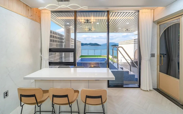 Yeosu Liposo Poolvilla