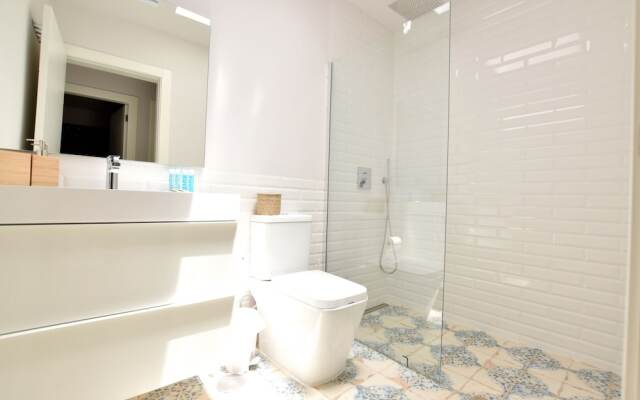 Sunny Bungalow in front of sea