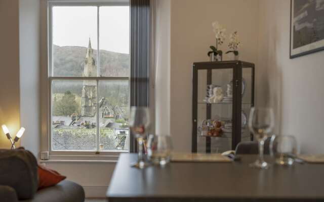 Top of the Bank Apartment