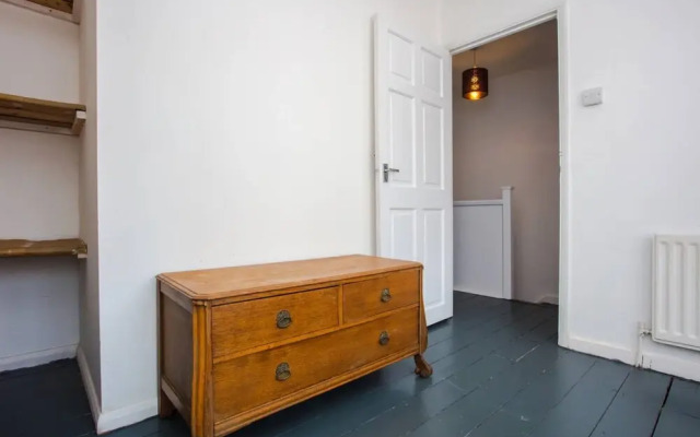 Cosy 4 Bedroom Apartment In Great Location