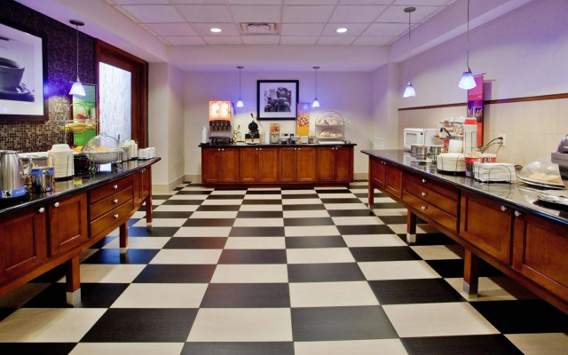 Hampton Inn & Suites ATL-Six Flags