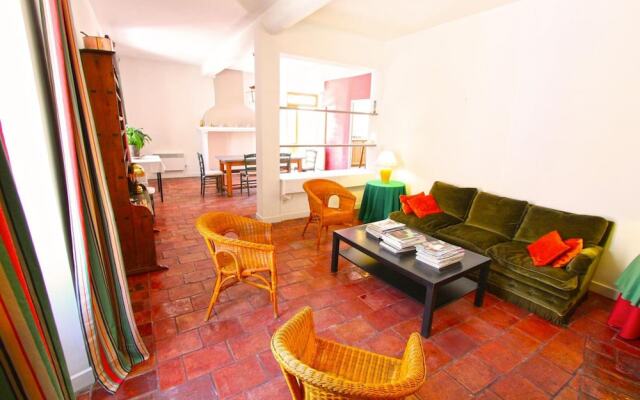 Château Haut Gléon. Gites