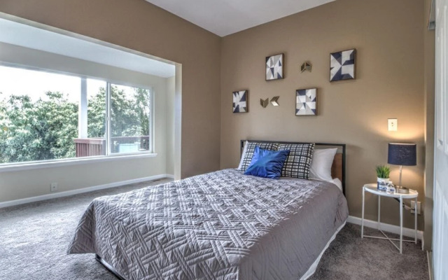 Renovated 2BR Lake View Condo