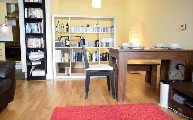 1 Bedroom Apartment in Canary Wharf With Balcony