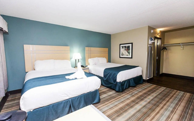 Ramada By Wyndham Edmonton Yellowhead Nw