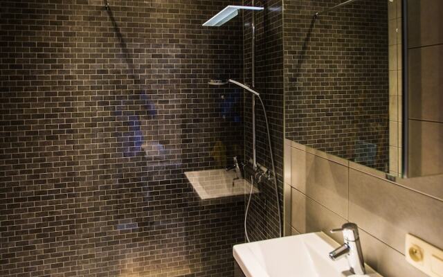 Cozy Coastal Flat w/ Views