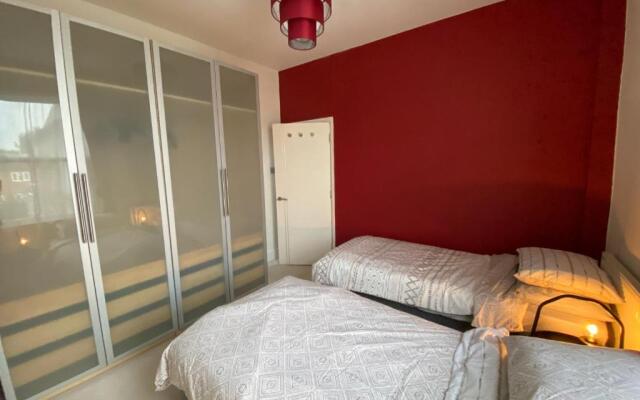 3 bed Apartment in Colliers Wood