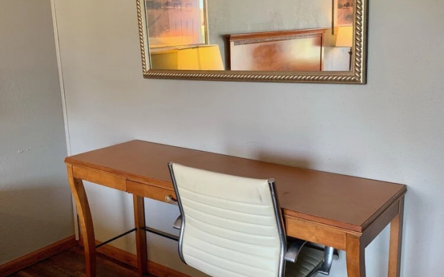 HiWay Inn Express of Elk City