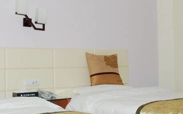Tian Tian Holiday Hotel