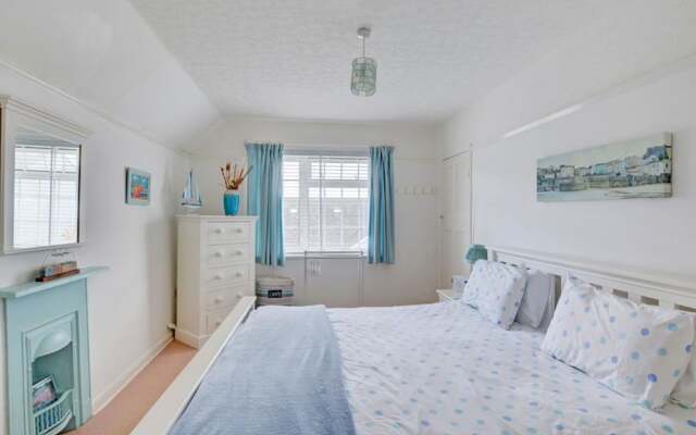 Pretty Holiday Home in Saundersfoot With Garden