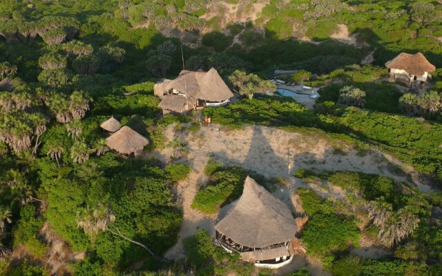 H12 Delta Dunes Lodge