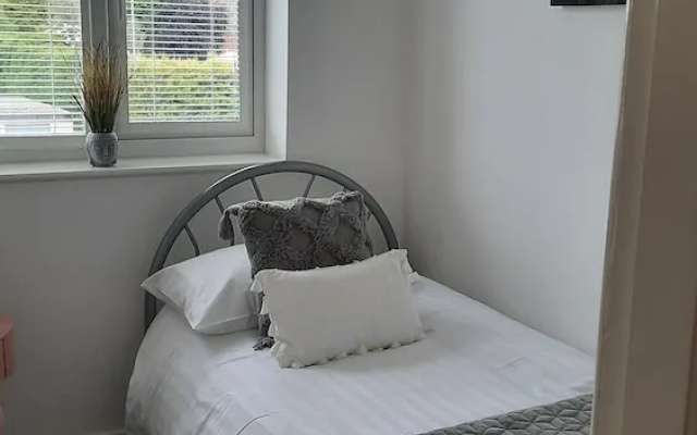 Impeccable 5-bed House in Stockton-on-tees - фото 4