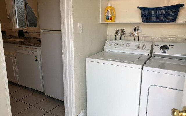 Nice 2 Bedroom in Burbank