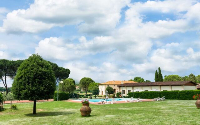 Cozy Farmhouse with Swimming Pool in Bucine