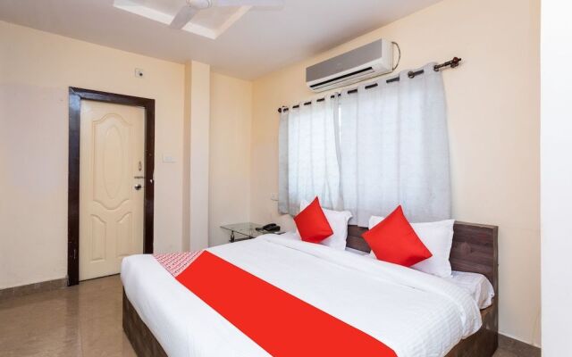 OYO 36211 Hotel Padma Palace