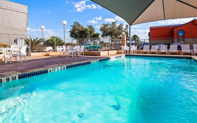 Travelodge by Wyndham San Antonio Downtown Northeast