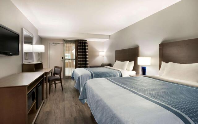 Travelodge by Wyndham Saskatoon