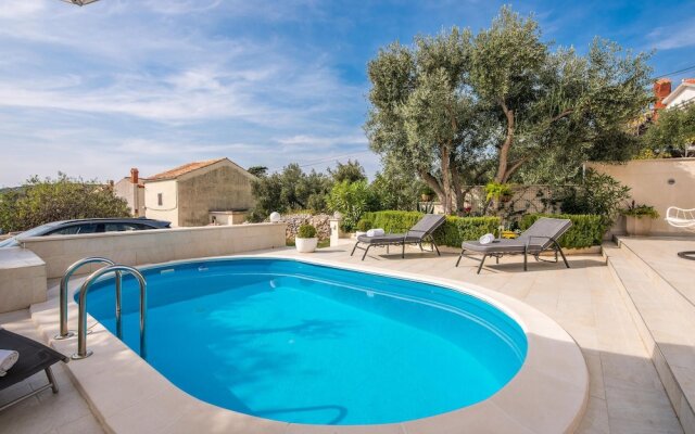 Amazing Home in Martinscica With Wifi and 3 Bedrooms