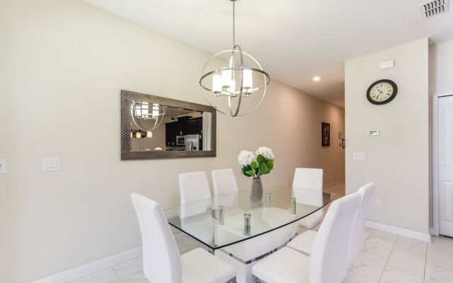 Romeo Circle Stoey Lake