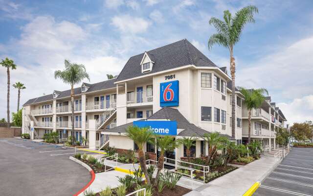 Motel 6 Buena Park, CA - Knotts Berry Farm - Disneyland