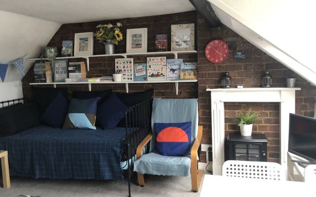Quirky Loft Apartment in Paignton With sea Views
