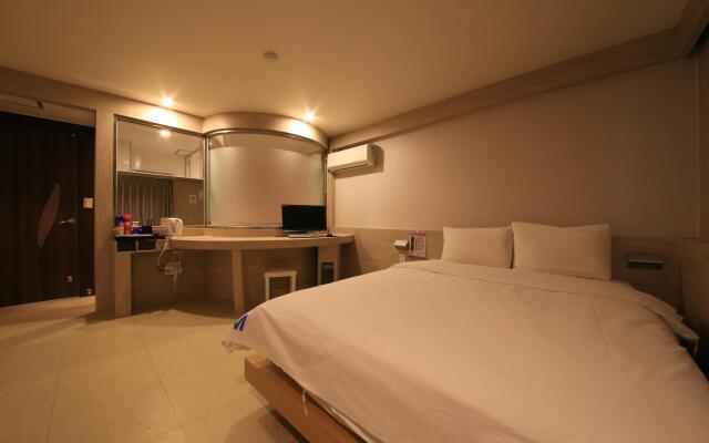 Hotel M Story