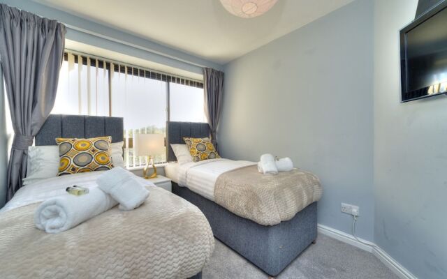 Xscape View Apartment With Balcony