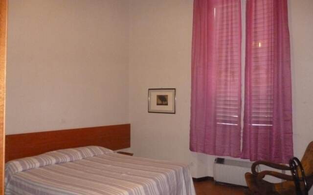 XXVII Aprile Bed & Car