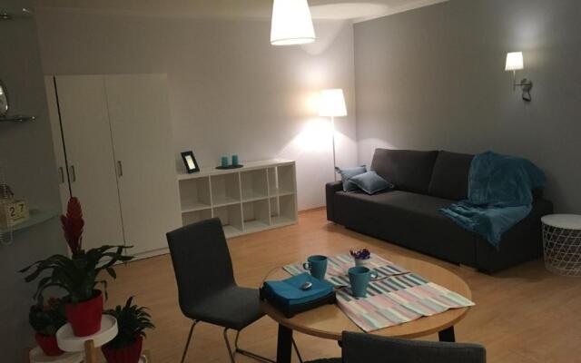 Cosy studio apartment with swimming pool & jacuzzi access