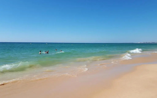 Tenis Golfmar 409A - pool view