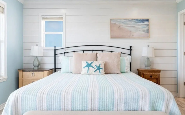 Selah 3 Bedroom Home by RedAwning