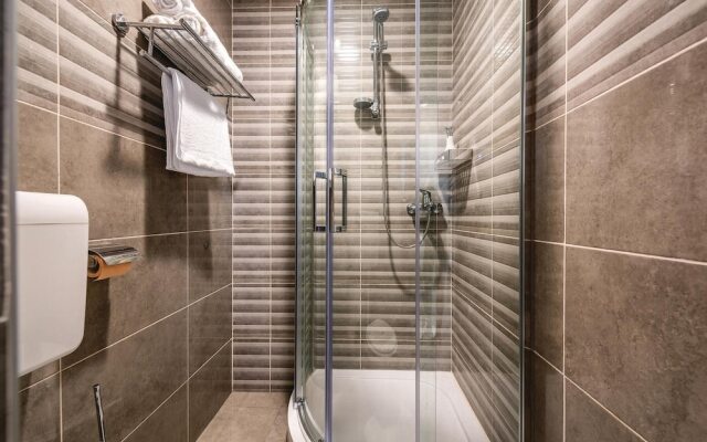 Stunning Home in Icici With Wifi and 4 Bedrooms