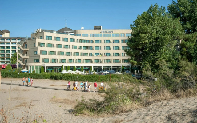 Jeravi Hotel