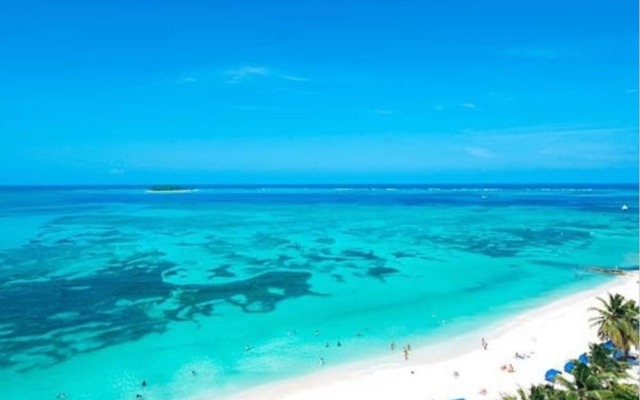 Apartamento con Vista al Mar en Sunrise
