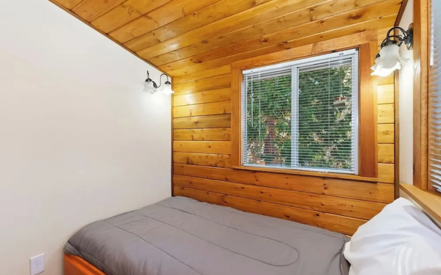 Tranquil 2-Bedroom Retreat