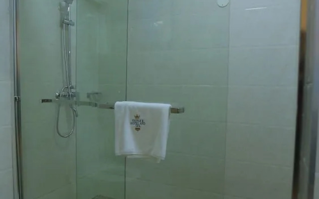 Triple-e Hotel and Spa