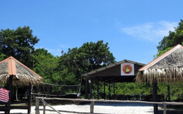 Mari Mari Backpackers Lodge, Mantanani Island