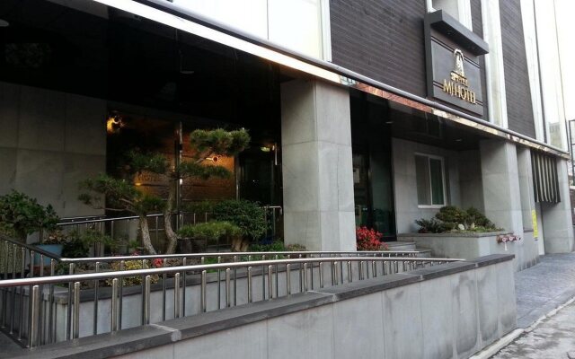 MJ Hotel