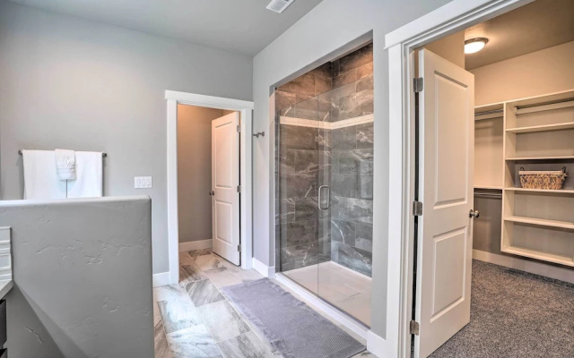 Northwest Sunriver Getaway w/ Community Amenities!