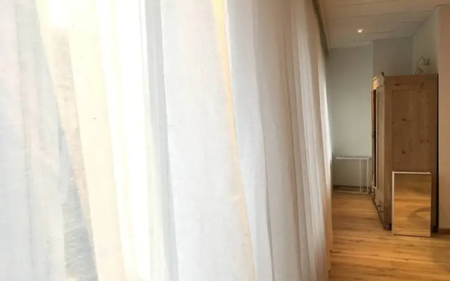 Huswell Artsy Family Apartment in City Center