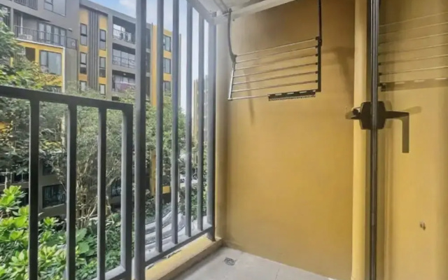 The Base - New Studio Great Location, Shared Pool