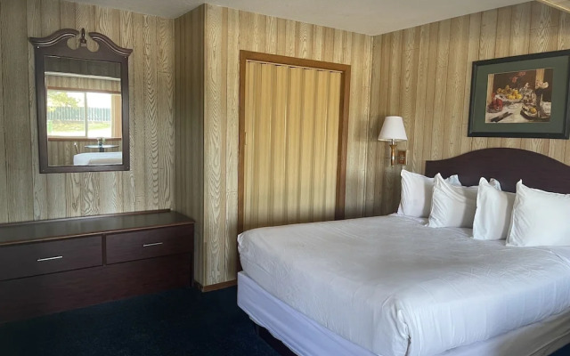 Saddle & Surrey Motel
