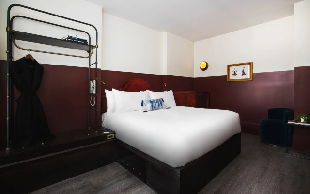 CIVILIAN Hotel