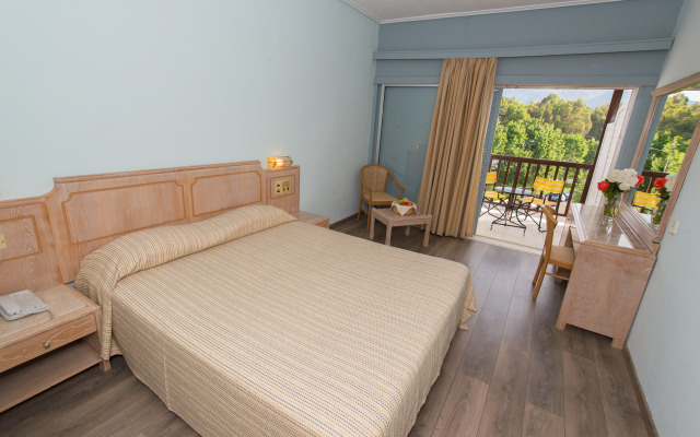Golden Coast Hotel & Bungalows - All Inclusive