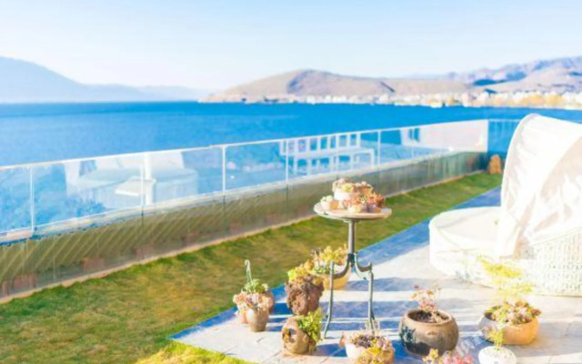 Erguniang Lake View Holiday Hotel