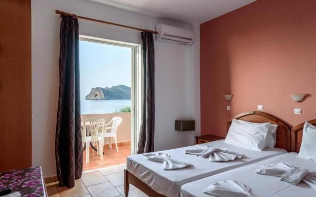 Studio5 30 metres from THE Sea 'NEW LISTING'