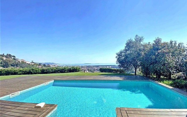 Villa vue mer Mandelieu by ESTATESCANNES