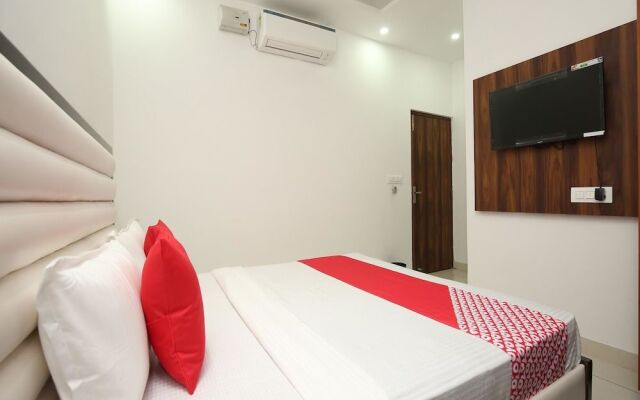 Oyo 35930 Tricity Hotel Premia