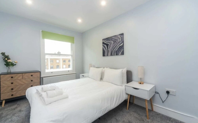 Bright & Chic St John's Hill Duplex