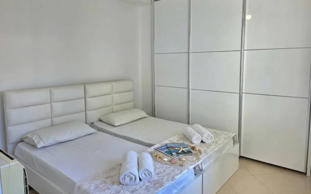 Brisa Del Mar Beachfront Apartment 116